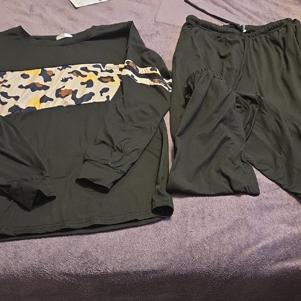 Stretchy Small Black and Camo Long Sleeve Set